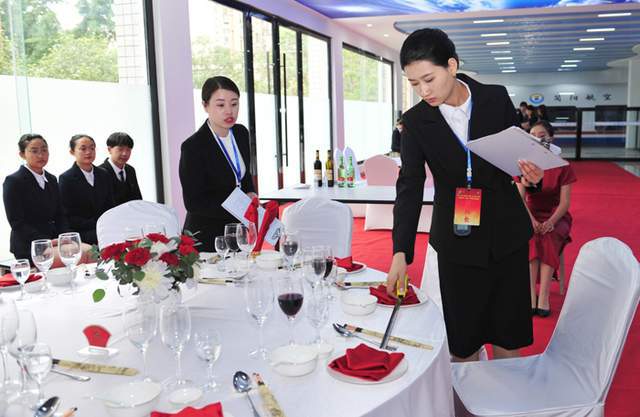 简阳市数控车 电子商务 餐厅服务职业技能邀请赛胜利闭幕